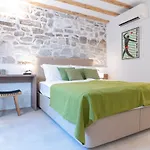 Vitelli And Apartment Split