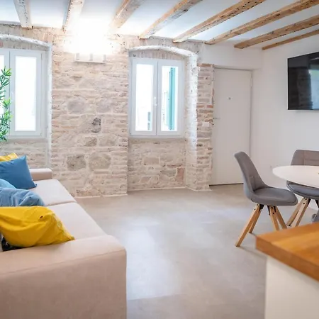 Vitelli And Apartman